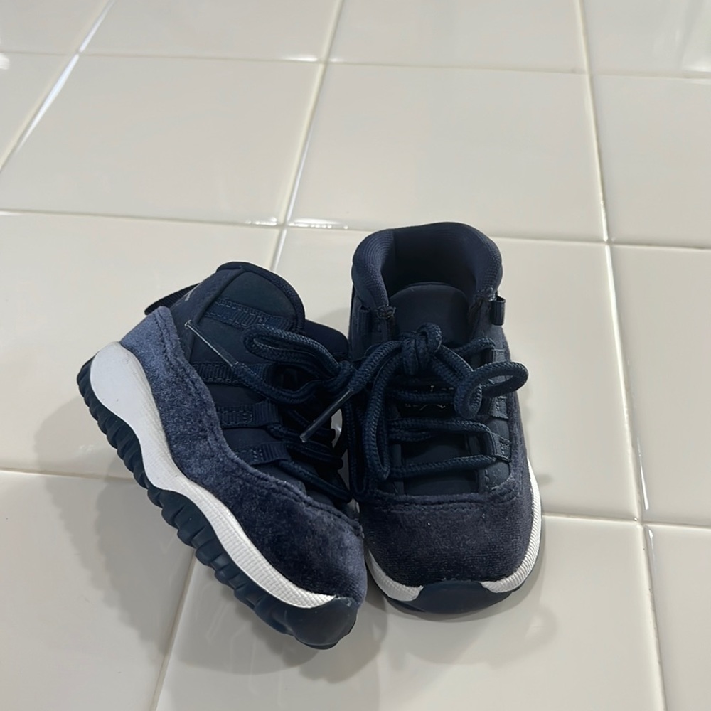 Air Jordan 11 Retro Midnight Navy NEW